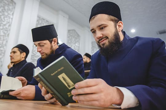Студенты Болгарской исламской академии Студенты Болгарской исламской академии