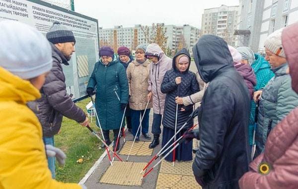 Обучение незрячих передвижению на городских перекрестках Обучение незрячих передвижению на городских перекрестках